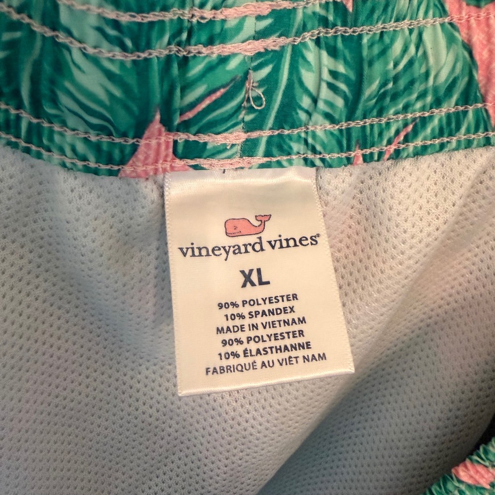 Vineyard Vines Chappy Swim Suit Trunks Mens XL Pink Green Banana Leaf Tropical - Picture 3 of 12
